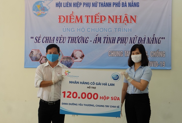 Công ty FrieslandCampina Việt Nam trao tặng 2.500 thùng sữa tươi cho các lực lượng ở tuyến đầu chống dịch