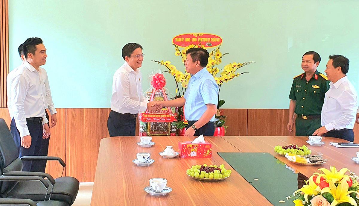 Ban Lãnh đạo Thành phố Thuận An đến thăm và chúc Tết Nguyên Đán Quý Mão 2023 Ban lãnh đạo Tổng công ty Sản xuất – Xuất nhập khẩu Bình Dương – CTCP